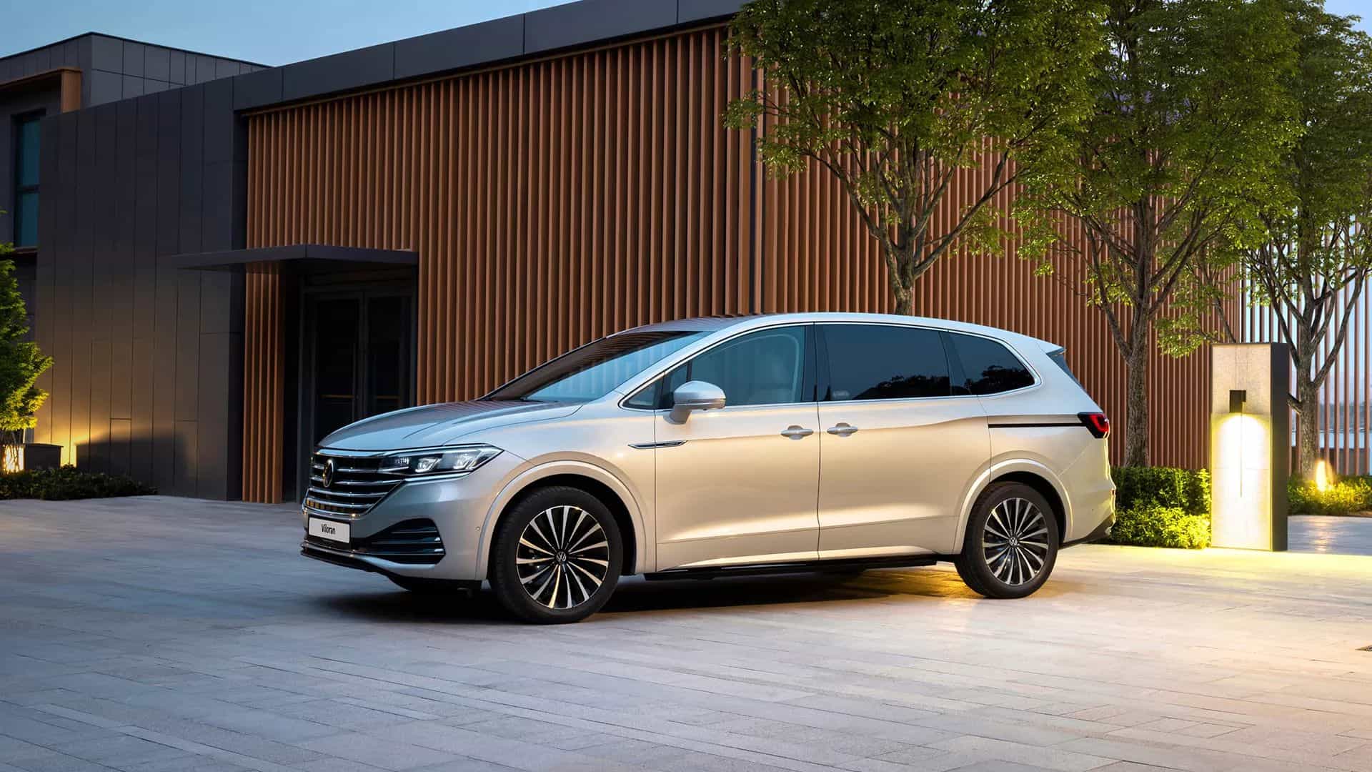 Volkswagen Viloran Luxury – Tặng Chuyến du lịch Thượng Hải và Bảo hiểm thân vỏ và Camera hành trình Vietmap.
